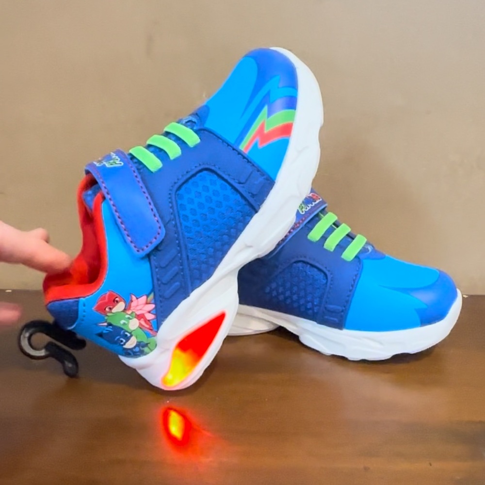 Brand New PJ Masks Light Up Sneakers (Little Kids Sz 9)